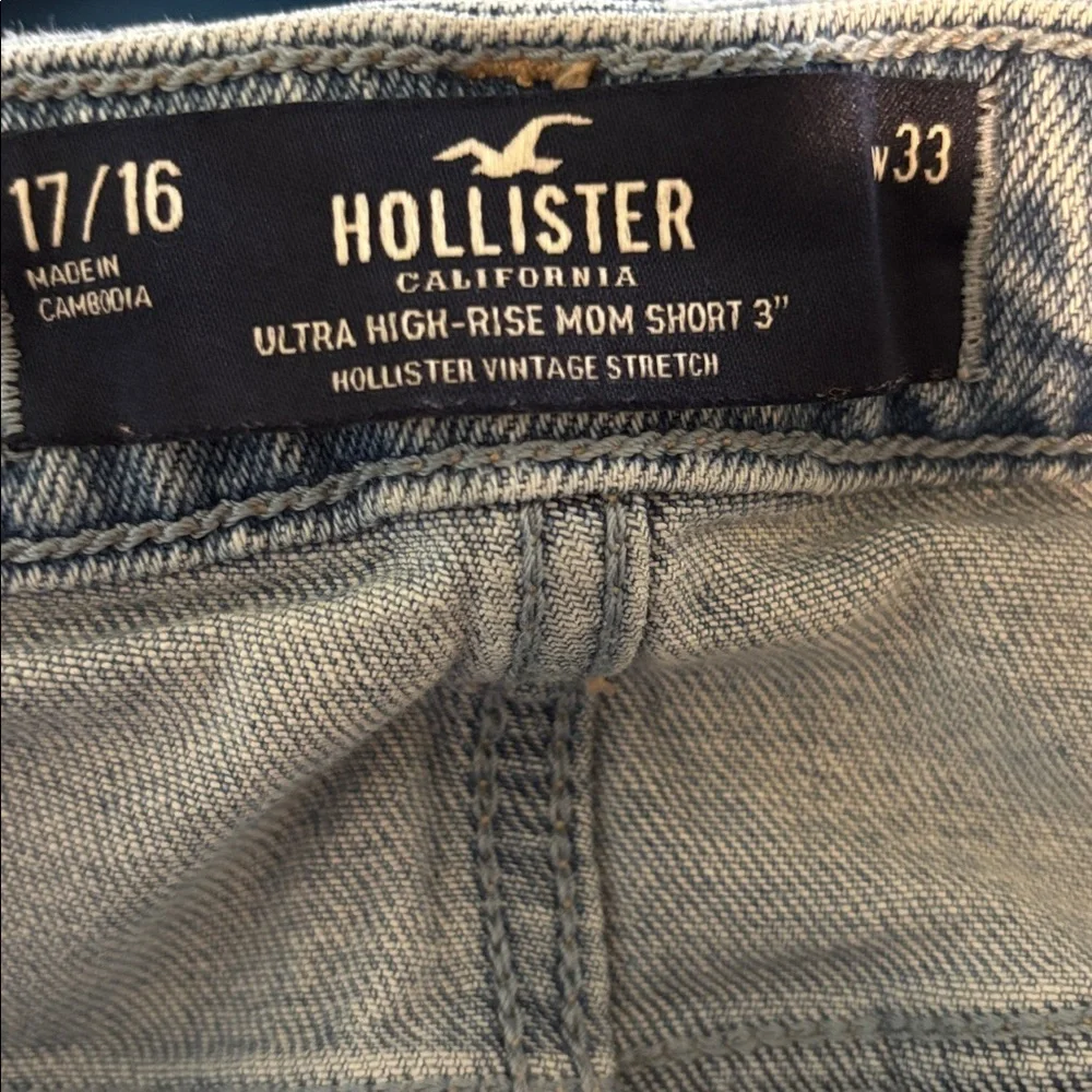 Hollister Distressed Ultra High-Rise MOM Shorts 33”Med Wash Fringe Hem 3” Hem